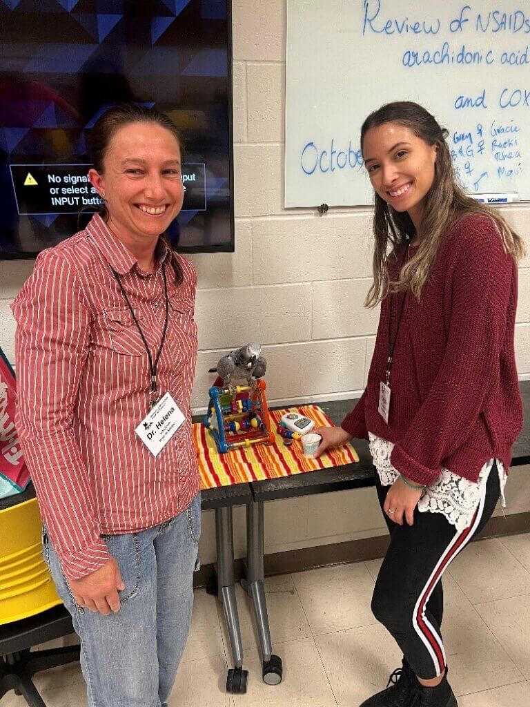 Keynote speaker Dr. Helena Vaidlová with symposium coordinator Keishla Marie Marrero-Acosta of the DVM Class of 2024.