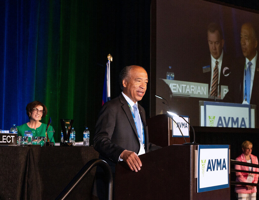 Dean Reed speaks from a podium at the AVMA Convention