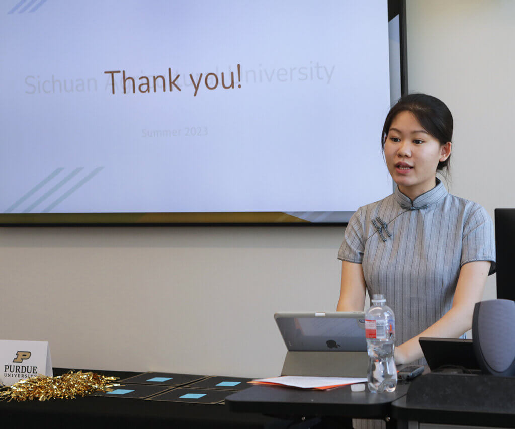 Ziyi spoke on behalf of her fellow students during the reception