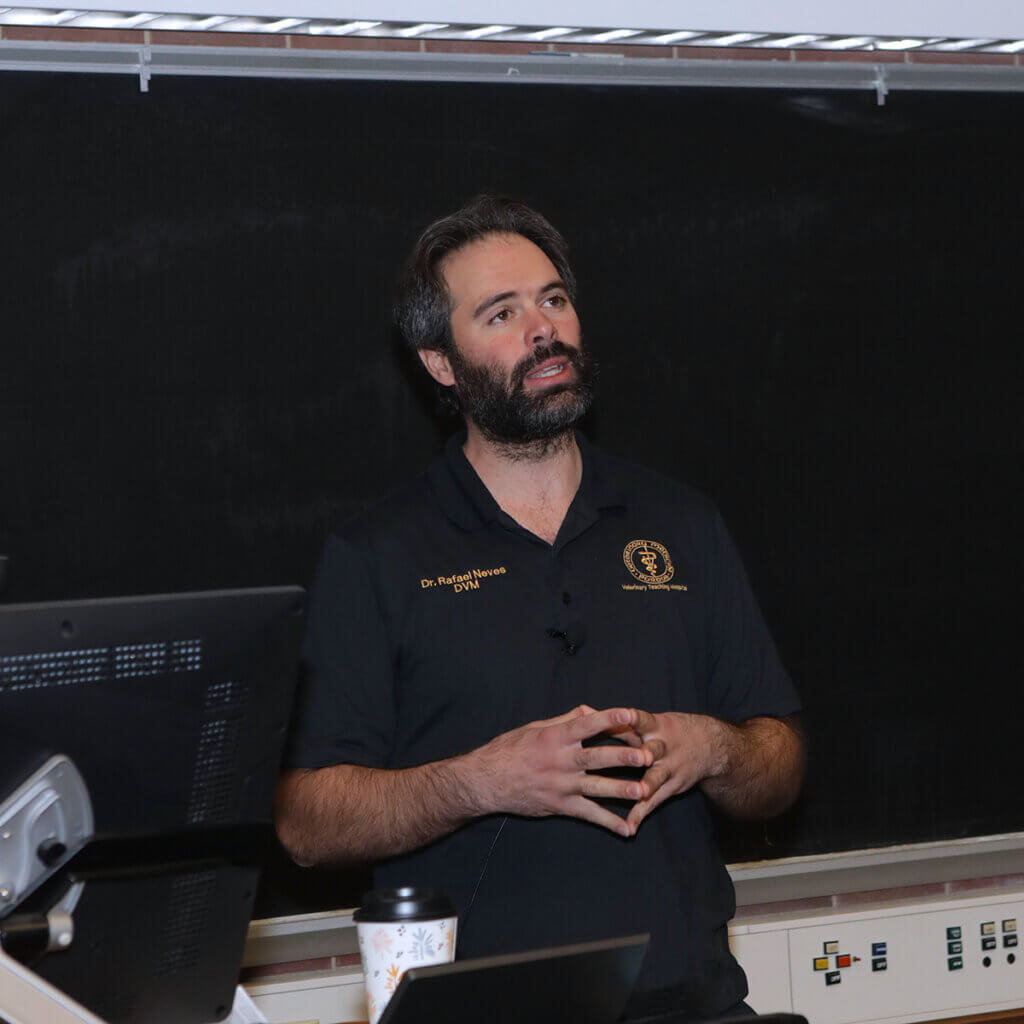 Dr. Neves speaks to attendees from the front of the classroom