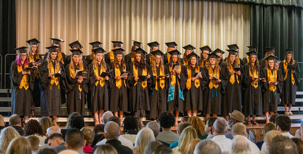 Veterinary Nursing graduates recite the Veterinary Technician Oath of Ethical Conduct.