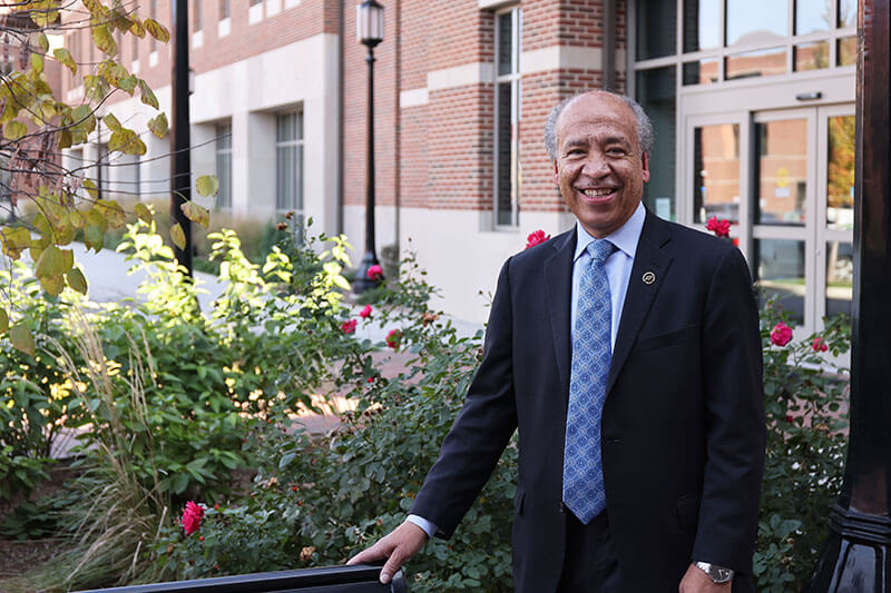Willie Reed, who has led the College of Veterinary Medicine for 17 years as dean, will step down, effective June 30.