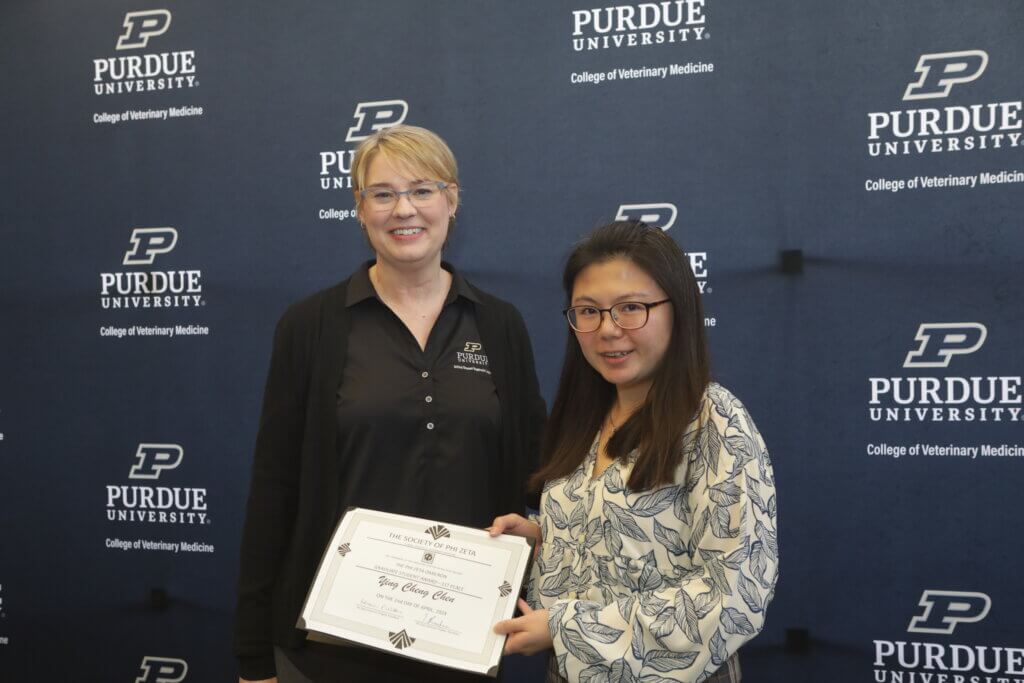 Dr. Rebecca Wilkes, the outgoing president of Phi Zeta, with PhD student Ying Cheng Chen, recipient of the 2O24 Phi Zeta Omicron Chapter Graduate Student Research Award