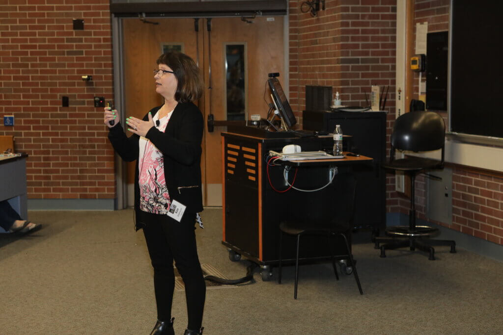 Purdue Veterinary Technologist Kim Sederquist, RVT, VTS (cardiology), gave sessions entitled “Heart and Hormones” and “Bradycardia.”