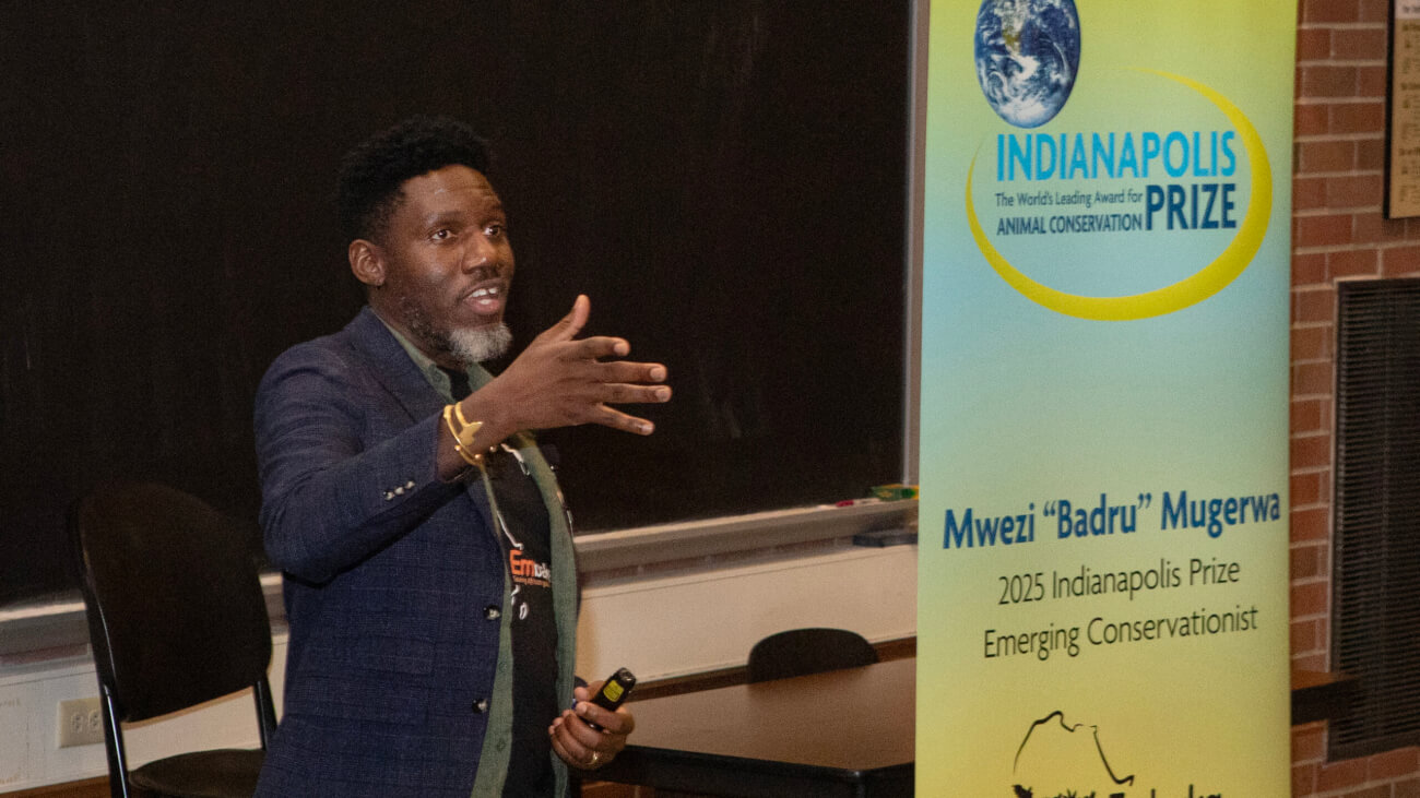 Indianapolis Prize Emerging Conservationist Award winner Mwezi “Badru” Mugerwa speaks to veterinary students at Lynn Hall Monday, September 29.