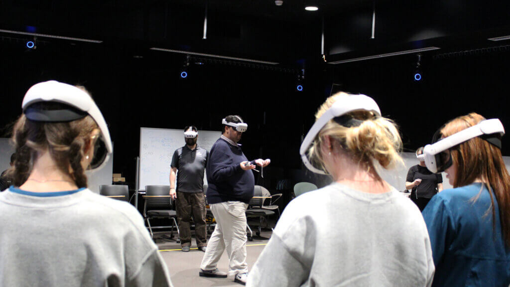 Dr. Dielson da Silva Vieira, clinical assistant professor of basic medical sciences, instructs students in this new way of studying cardiac physiology.